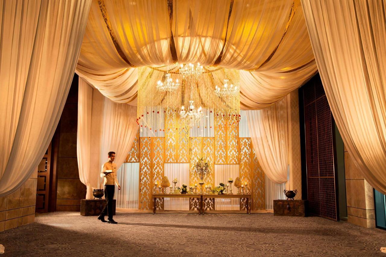 Jw Marriott Hotel New Delhi Aerocity Екстер'єр фото The lobby of the Ritz-Carlton, Dubai