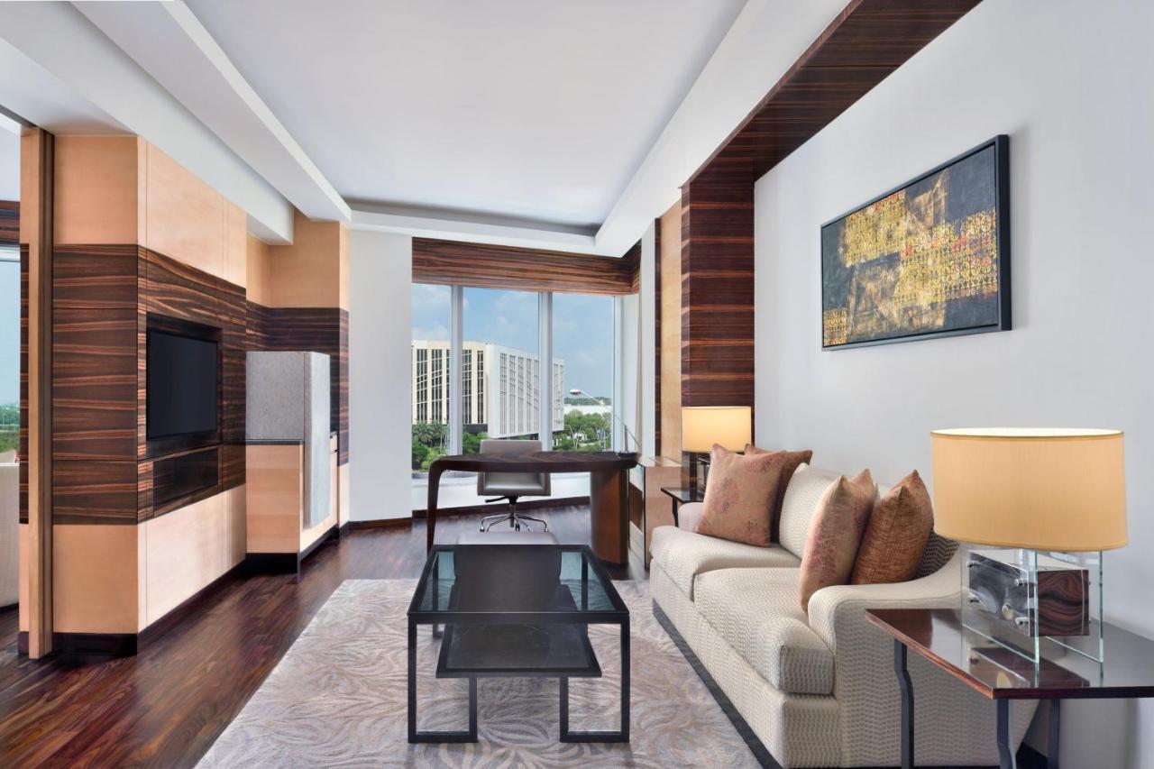 Jw Marriott Hotel New Delhi Aerocity Екстер'єр фото A living room at the Westin