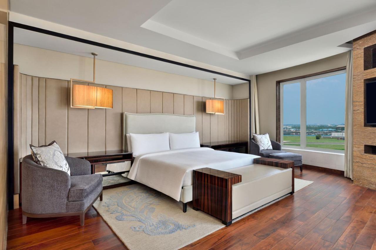 Jw Marriott Hotel New Delhi Aerocity Екстер'єр фото A bedroom at the hotel