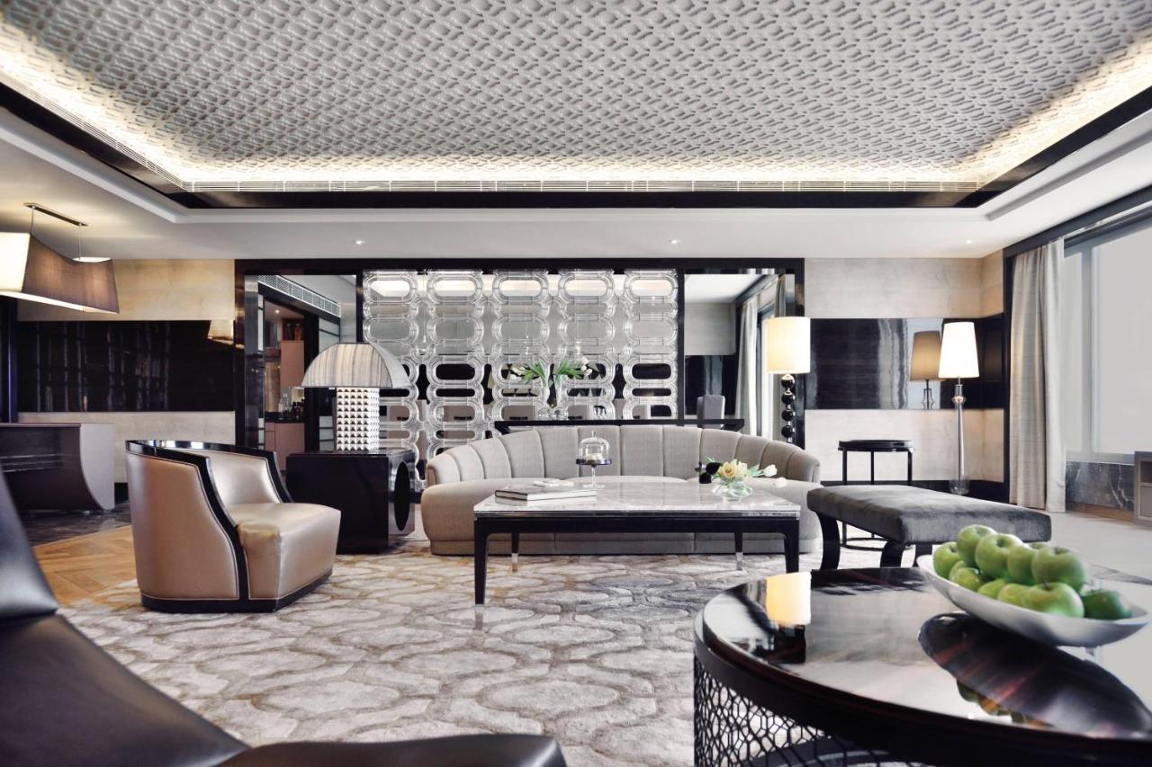 Jw Marriott Hotel New Delhi Aerocity Екстер'єр фото The interior of a suite at the Mandarin Oriental, Hong Kong