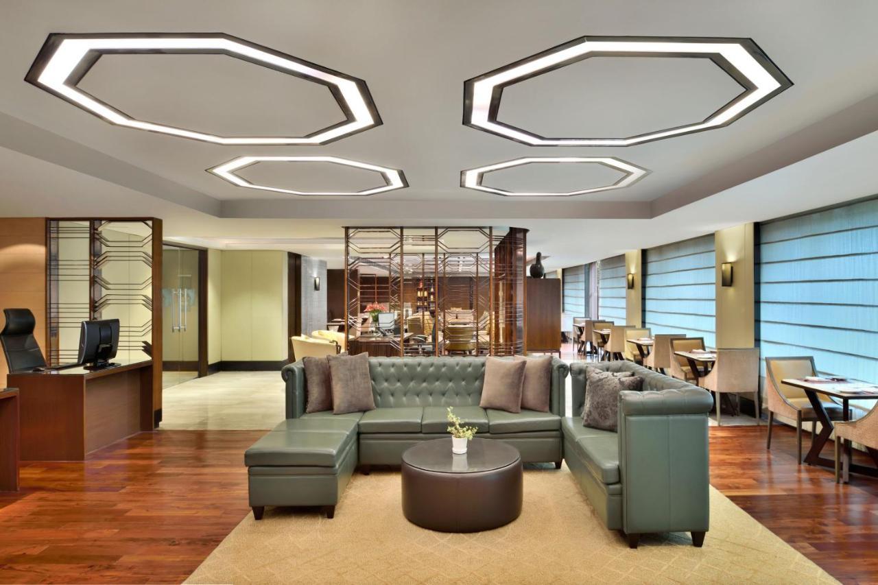 Jw Marriott Hotel New Delhi Aerocity Екстер'єр фото The lounge at the airport