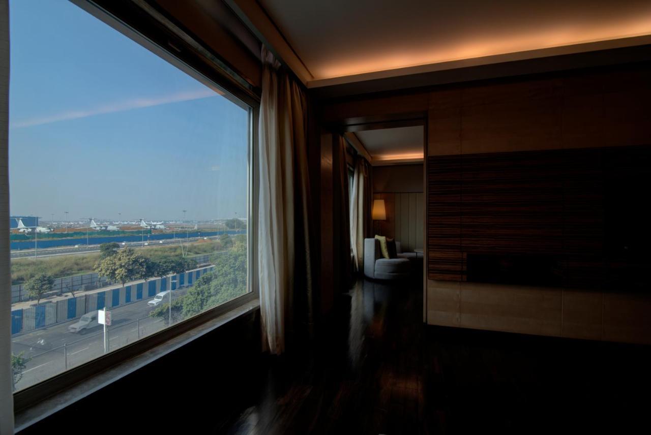 Jw Marriott Hotel New Delhi Aerocity Екстер'єр фото The interior of a suite at the Taj Mahal Palace, Mumbai