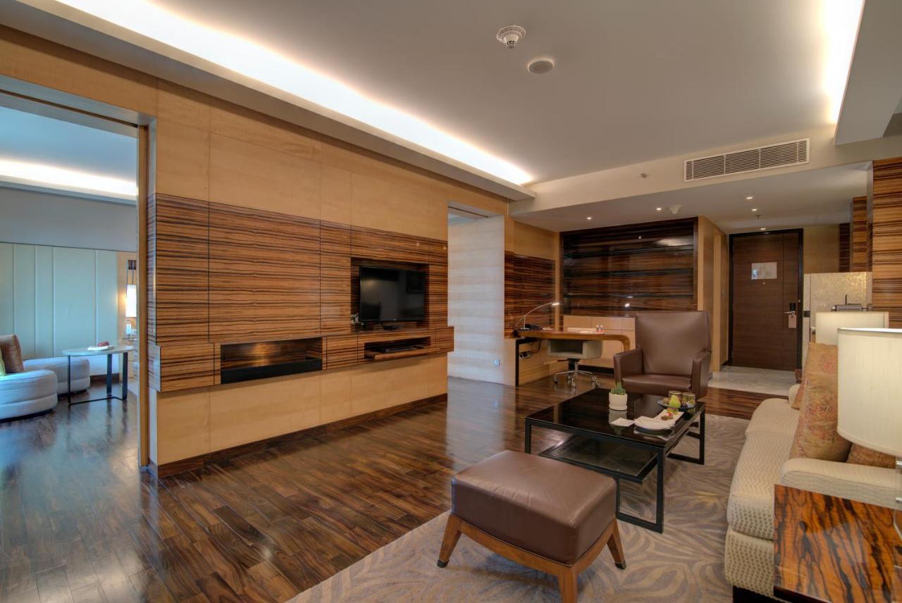 Jw Marriott Hotel New Delhi Aerocity Екстер'єр фото A suite at the hotel