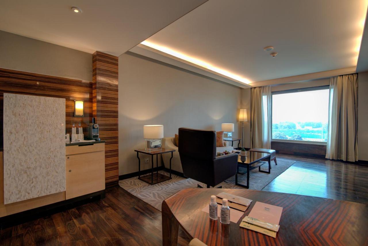 Jw Marriott Hotel New Delhi Aerocity Екстер'єр фото A suite at the hotel