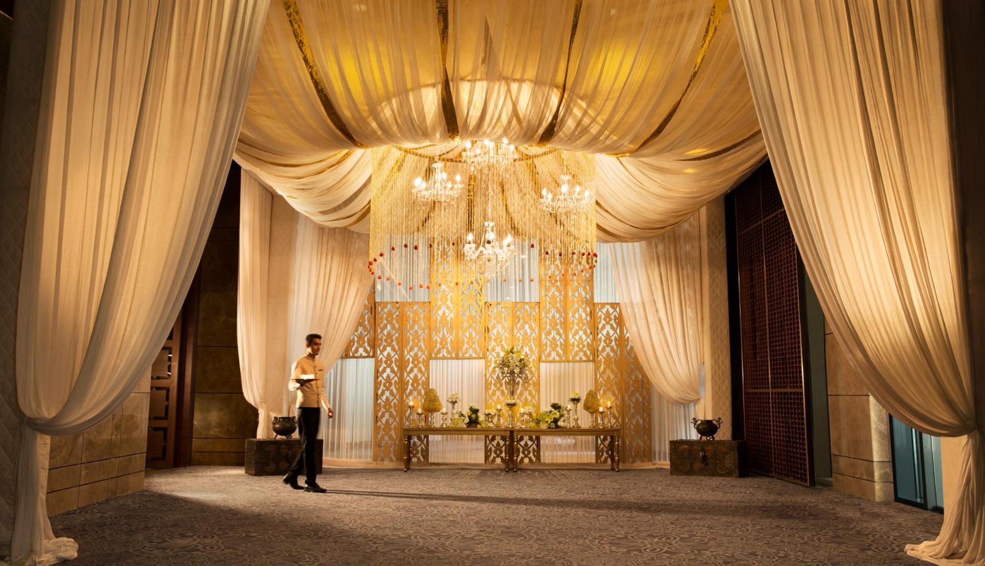 Jw Marriott Hotel New Delhi Aerocity Екстер'єр фото The lobby of the Ritz-Carlton, Dubai